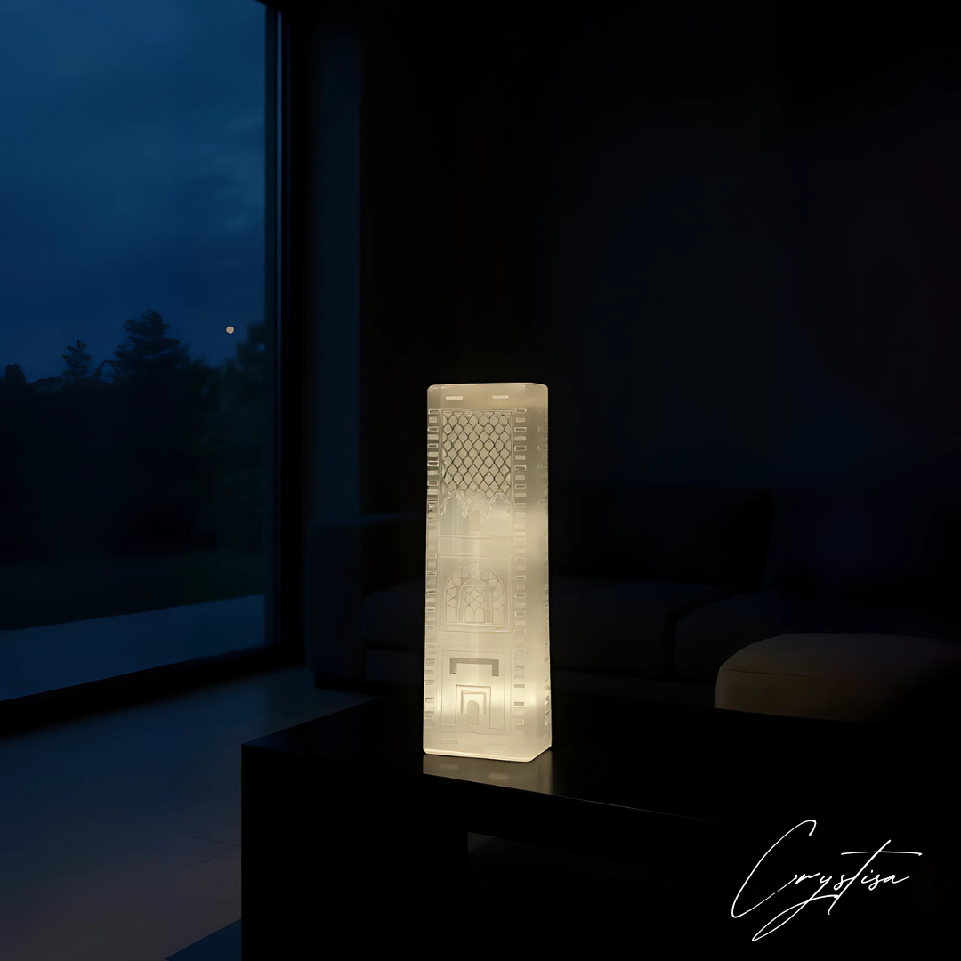 Lampe en Sélénite : Design Unique Inspiré de la Tour Hassan