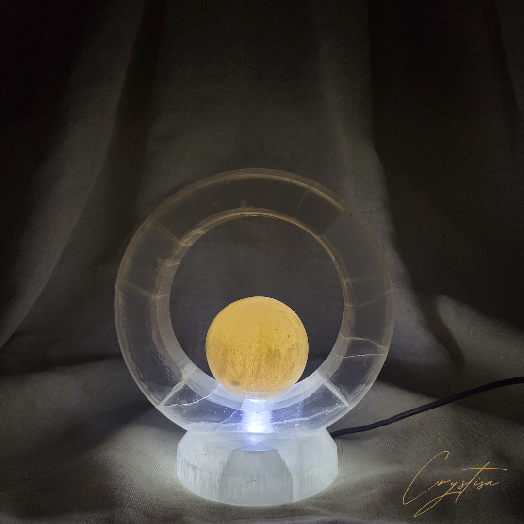 Lampe "Éclat Lunaire" en Sélénite