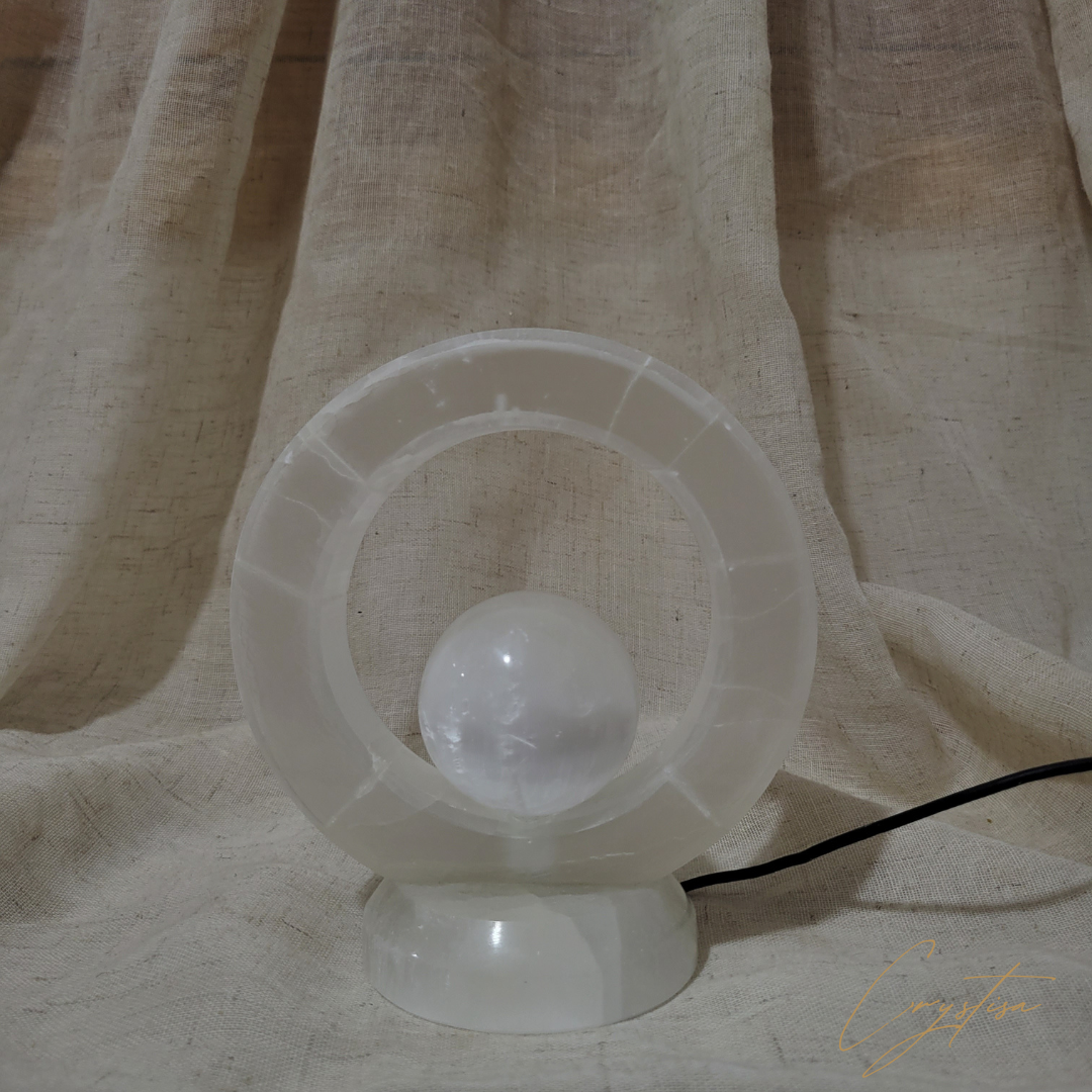 Lampe  "Éclat Lunaire" en Sélénite