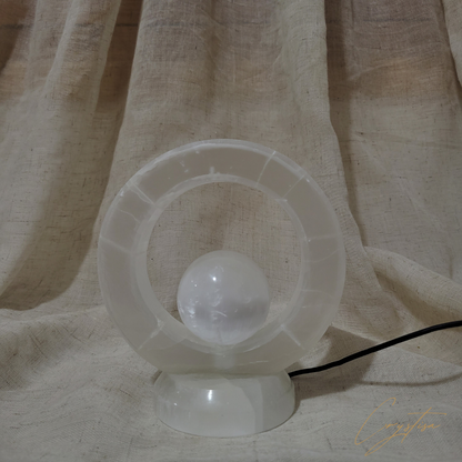 Lampe  "Éclat Lunaire" en Sélénite