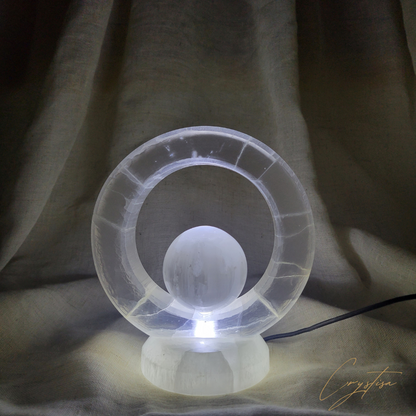 Lampe  "Éclat Lunaire" en Sélénite